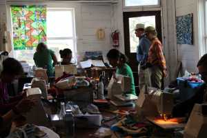 Here are some non-quilting tourists who seemed to like what we were doing.