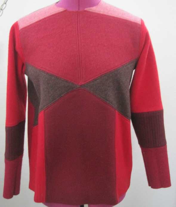 I call it the MOD. As it is directly inspired by my collection of vintage sweaters. You can read about those sweaters here. Here is a version of THE MOD in red. The fronts of this style are all the same. 
